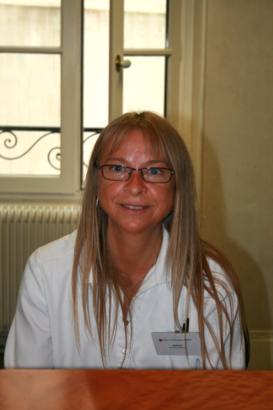 Brigitte, secrétaire du Docteur MIRBEY