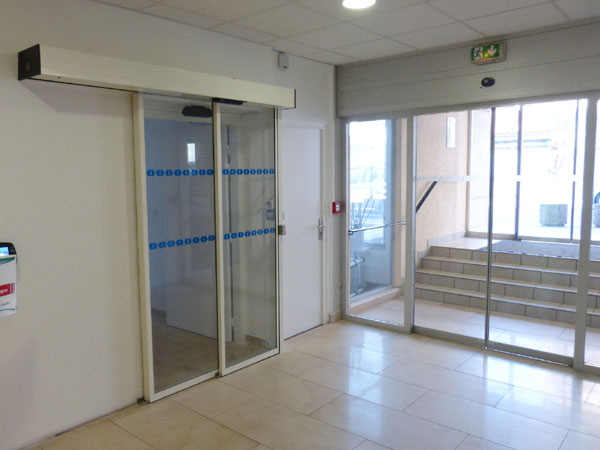 On your left is the entrance to the orthopedic surgery consulting offices
