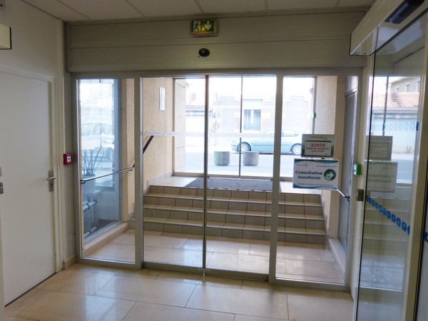 The exit opposite leads to the rue des Princes de Condé to access the physiotherapy practice
